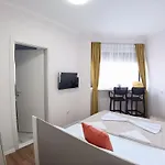 Auras Sweet * Tirana