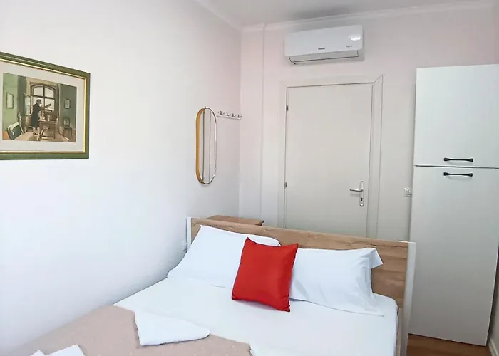 Auras Sweet * Tirana