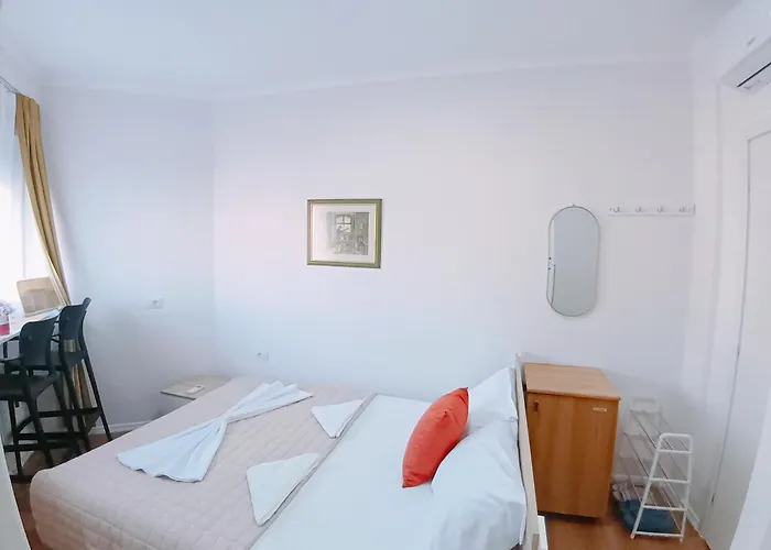 Auras Sweet * Tirana